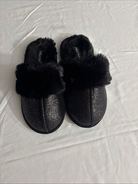 Wild Diva Black Glitter Slippers